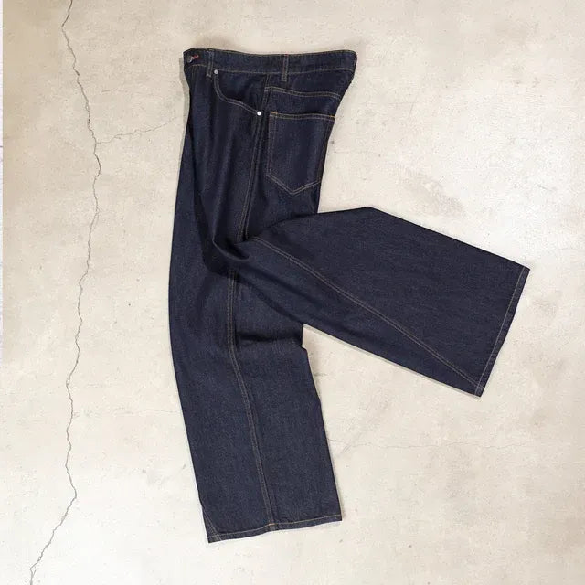 Verdrehte Jeans