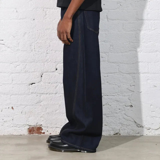 Verdrehte Jeans