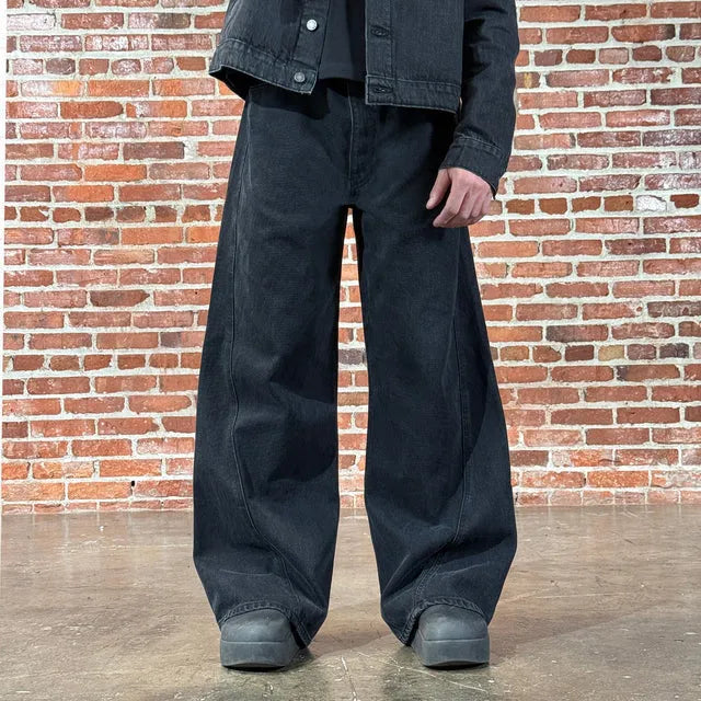Verdrehte Jeans
